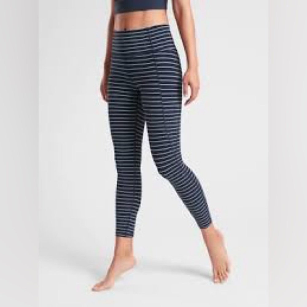 Athleta large navy blue white leggings side pockets zipper women’s athletic